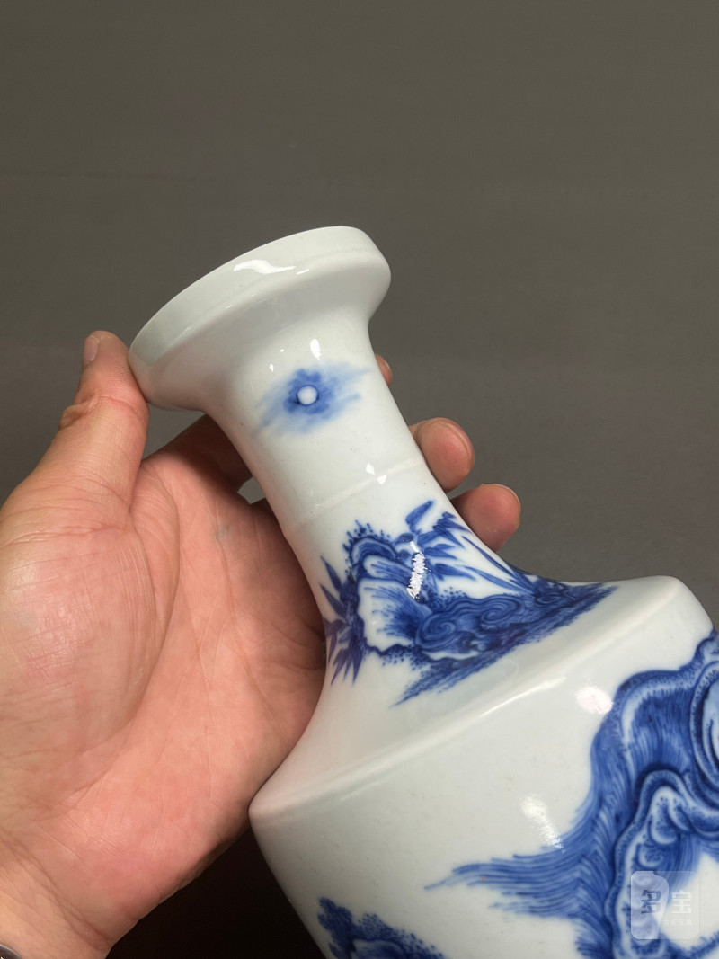 清雍正  青花“瑞兽望月”图弦纹盘口瓶 - 图8